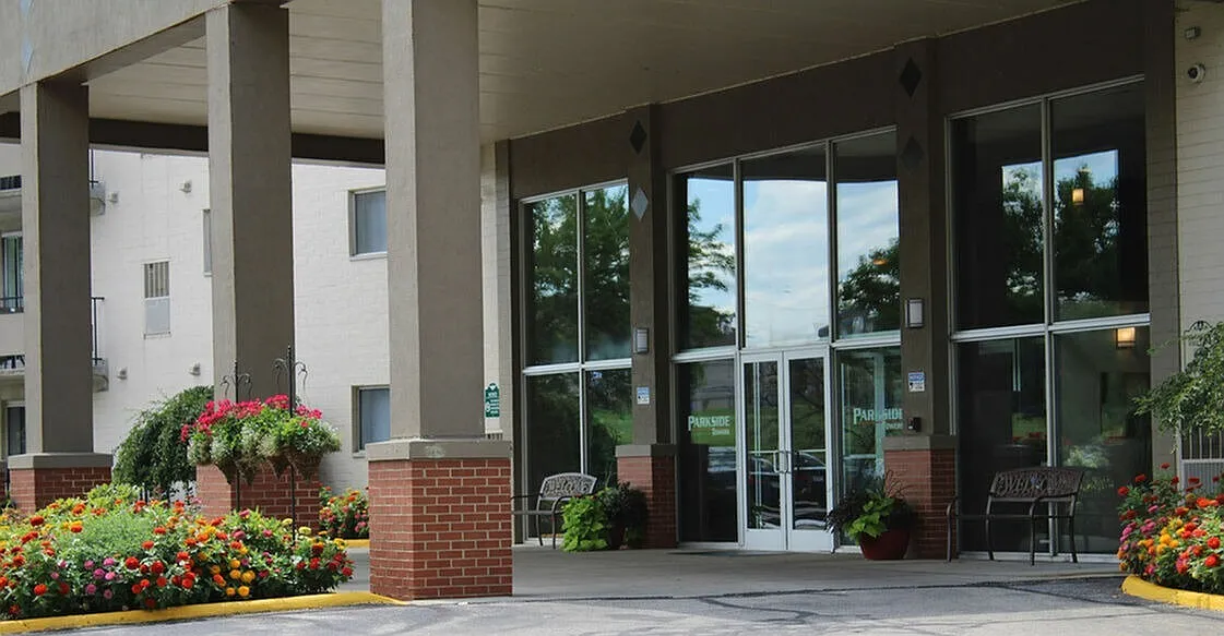 Parkside Towers — Photo 3