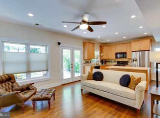 207 E Monroe Ave, Alexandria, VA 22301