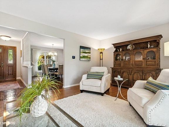 5th image of 526 Fox Glove Ln