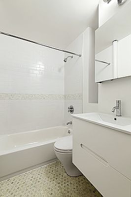 3rd image of 225 W 23rd St APT 1F