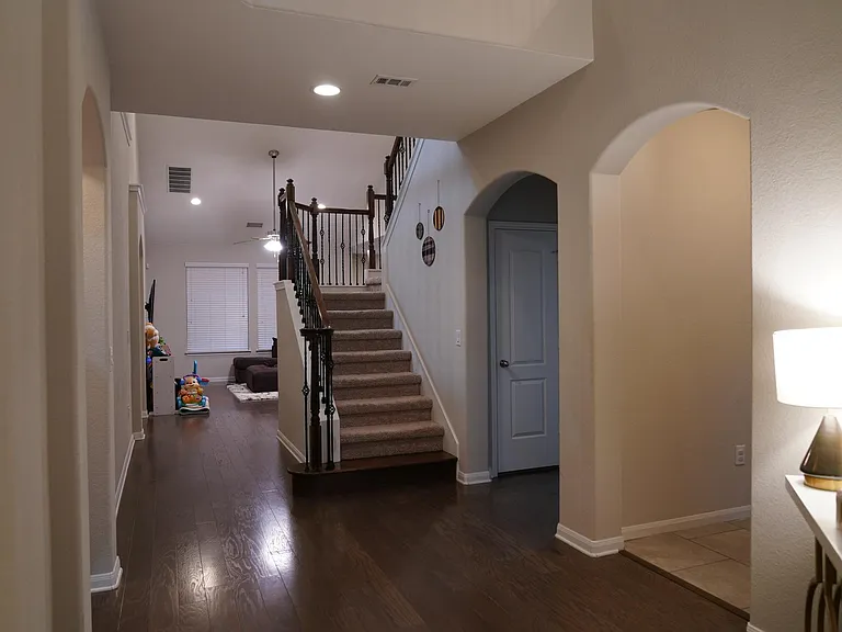 2404 Muzzie Ln — Photo 6