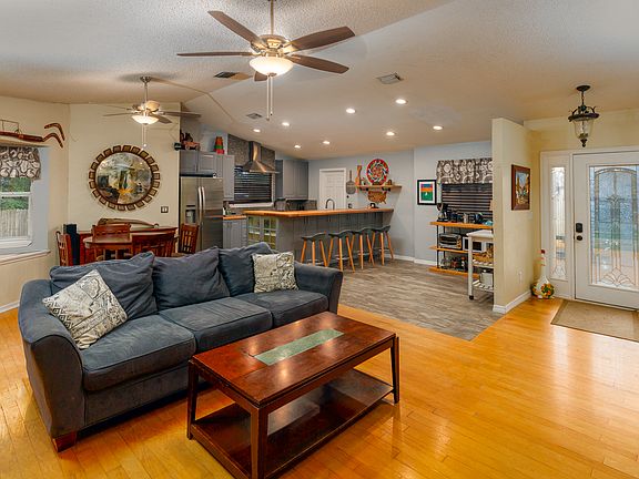 3rd image of 9525 58th St