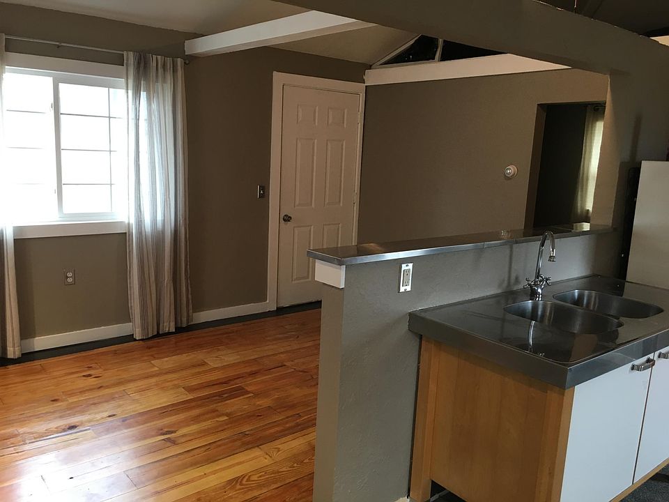 Open kitchen/living room