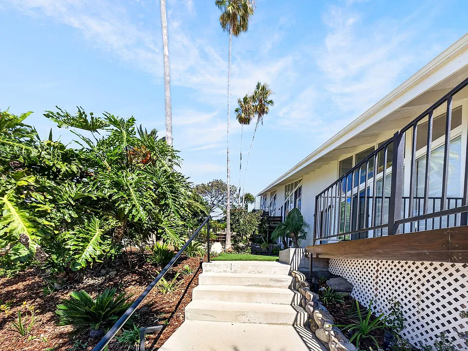 17050 Sunset Blvd