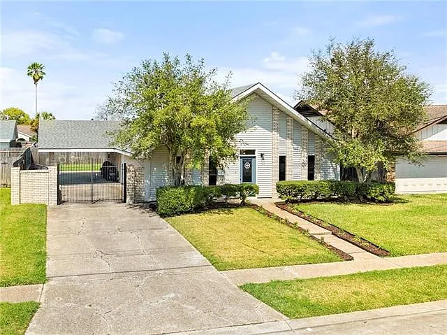 3 bed, 2.0 bath, 2096 sqft, $2,400 — Photo 2