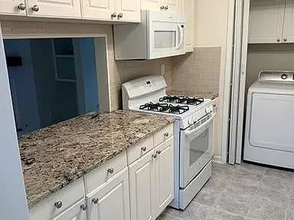 301 Dunbar Dr, Dunwoody, GA 30338