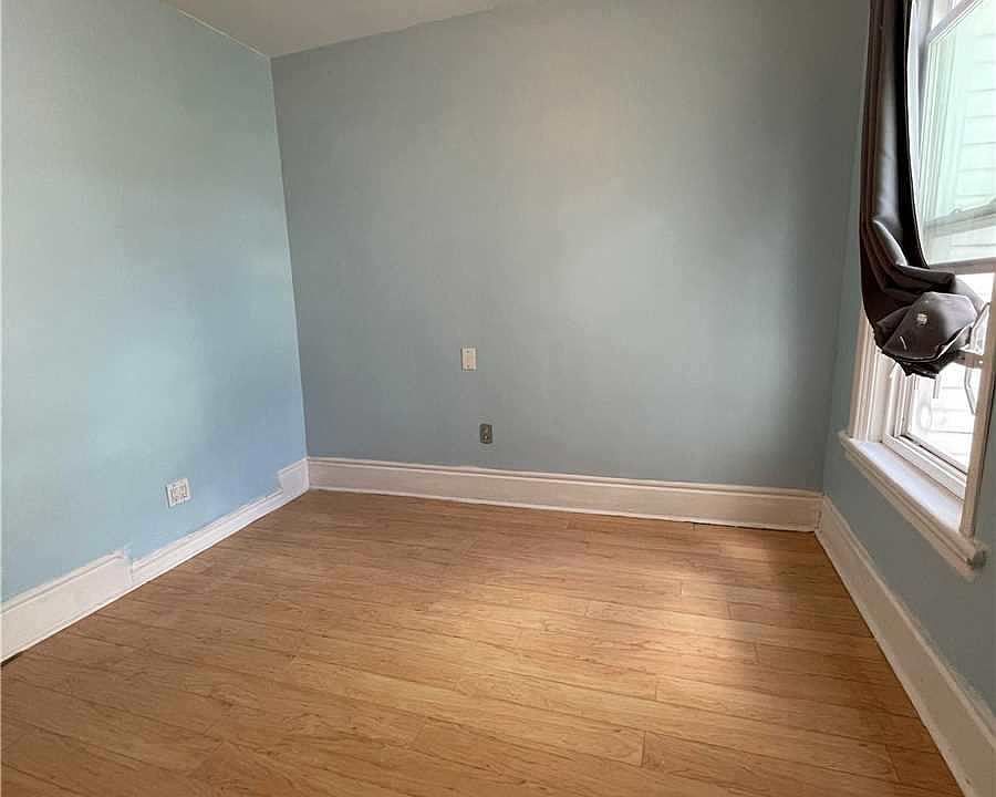 2nd image of 48 Robinson St