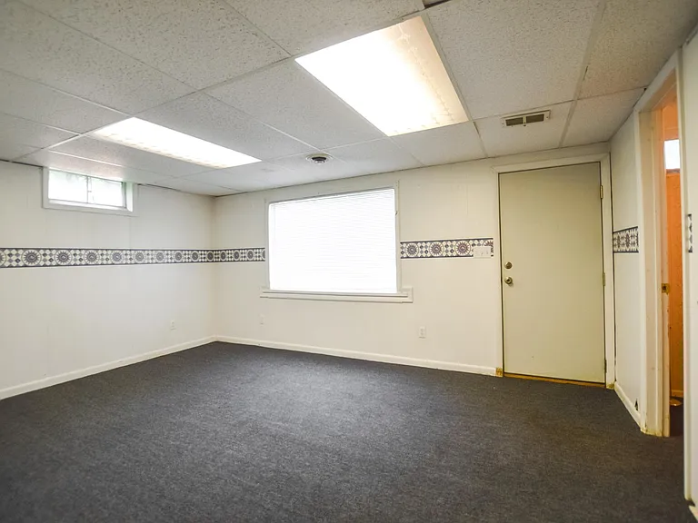 Basement Bedroom w/ Lav