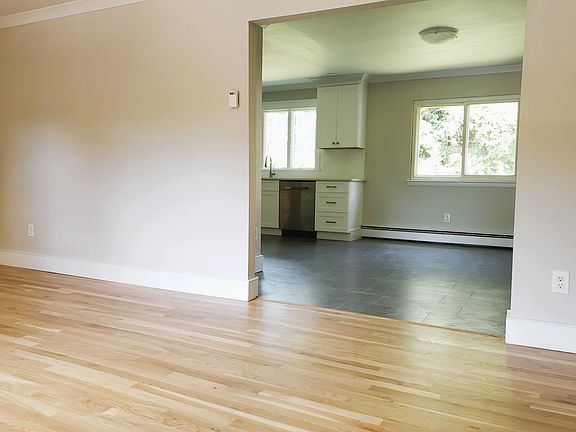 5th image of 34 Cherry Ct
