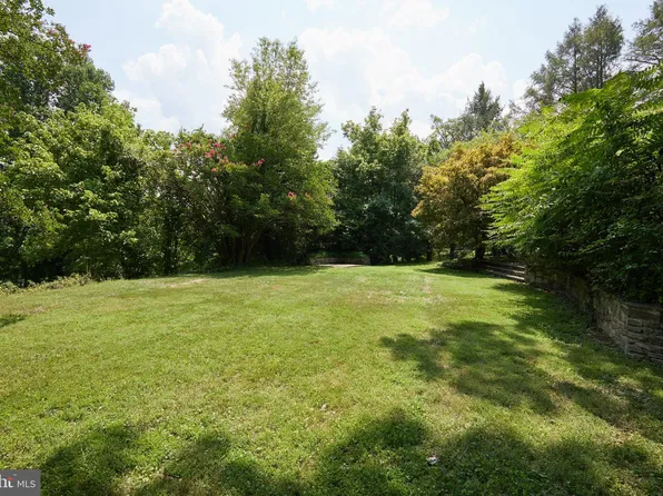 9211 Harrington Dr, Rockville, MD 20854