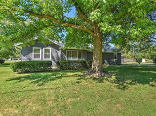 133 N Fieldcrest Rd, Decatur, IL 62522