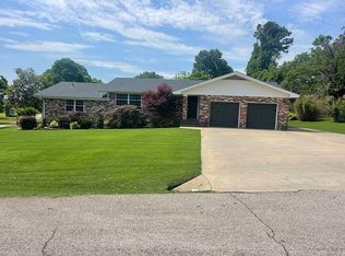 1101 W Main St, Ozark, AR 72949