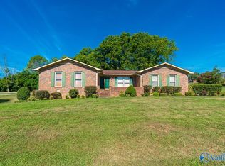 1898 Wellsbrook Dr, Fayetteville, TN 37334