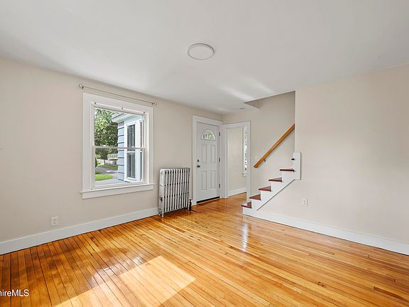 4th image of 82 Acorn St