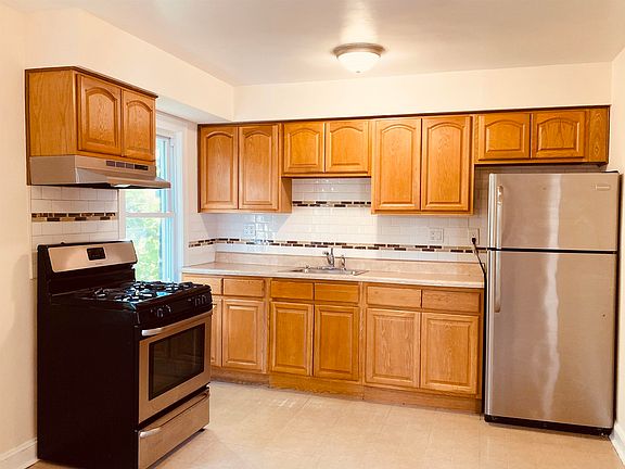 2nd image of 416 Sherman Pl Floor 2
