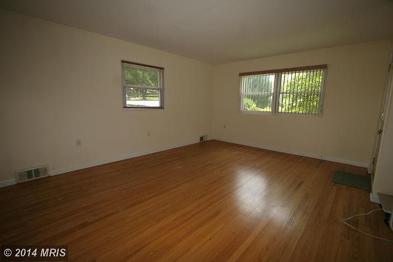 1st image of 11005 Larch Ave