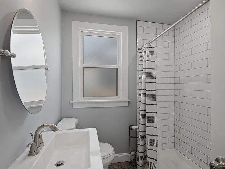 2430 N Normandy Ave #2 — Photo 9