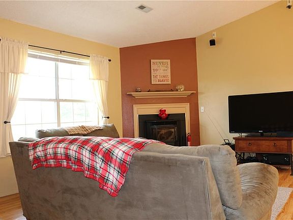 4th image of 17 Marionet Cir