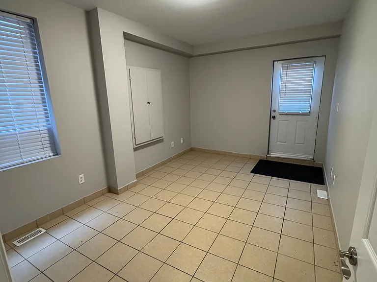 1136 Dufferin St #MAIN — Photo 6