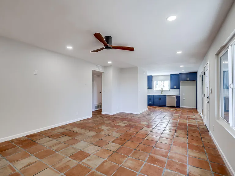 205 W Escalones #B — Photo 13