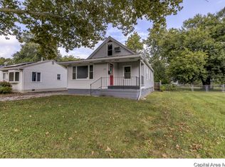 2257 E Grandview Ave, Grandview, IL 62702