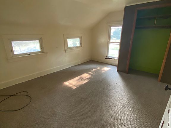 3rd image of 1072 W Colon Rd