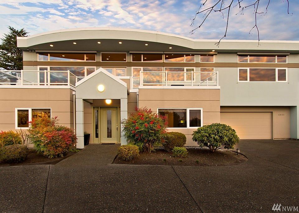Welcome to this beautifully constructed home with circle aggregate parking for up to 10 cars!