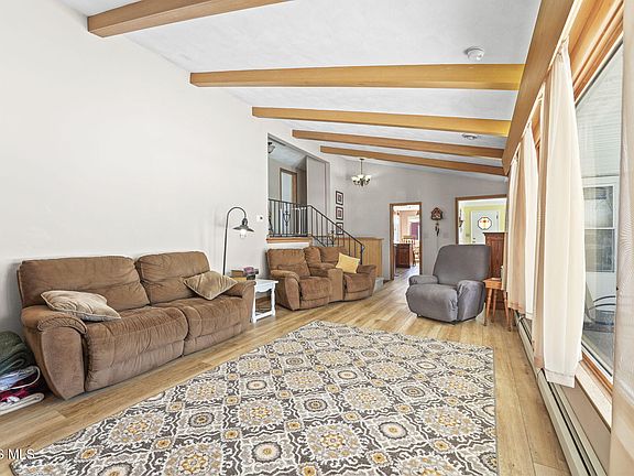 5th image of 1020 Country Club Dr