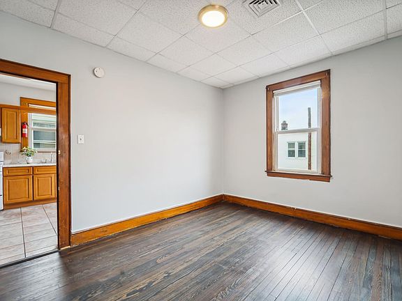 3rd image of 408 E Kinney St Floor 2