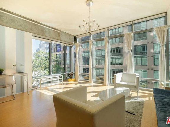 2nd image of 1100 S Hope St APT 807