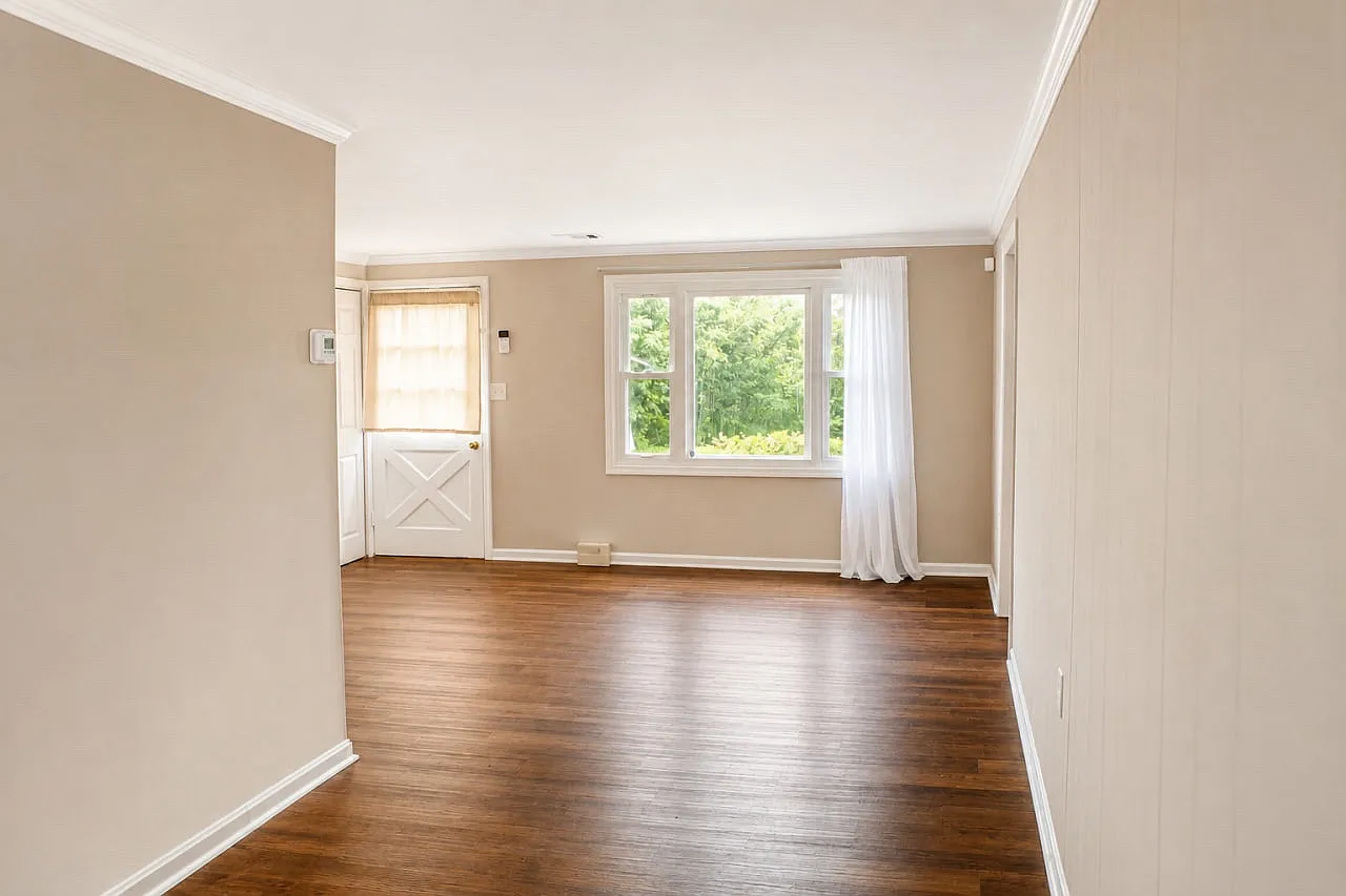 5 bed, 1572 sqft, $2,200 — Photo 4