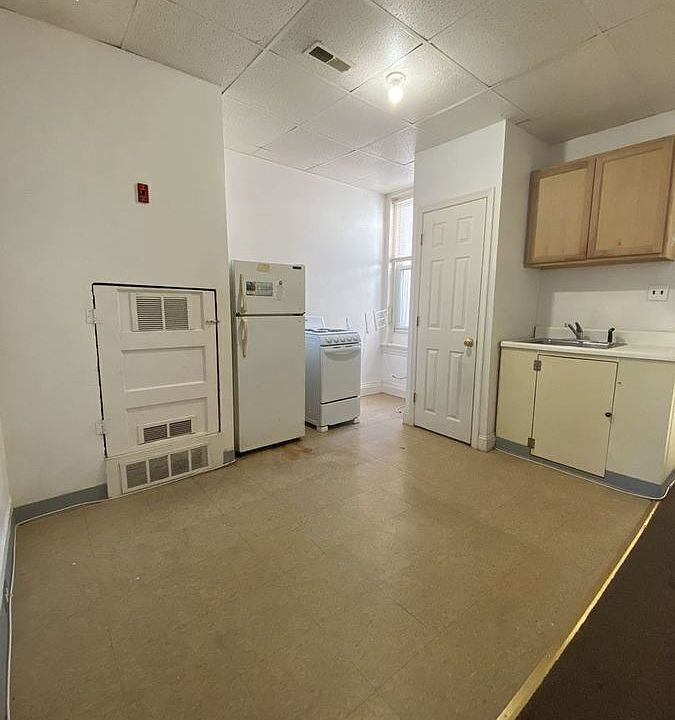 1st image of 3240 N 15th St Floor 3