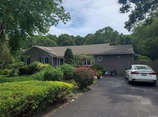 10 Petty Ln, Medford, NY 11763