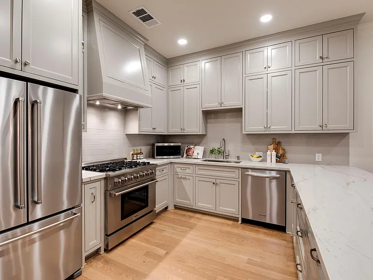 5144 Chevy Chase Dr — Photo 12
