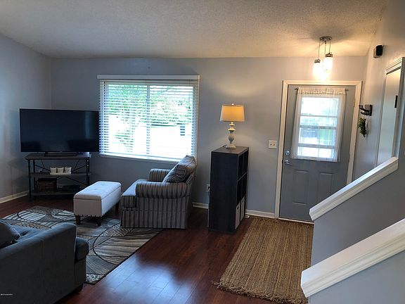 4th image of 295 Jennifer Ln