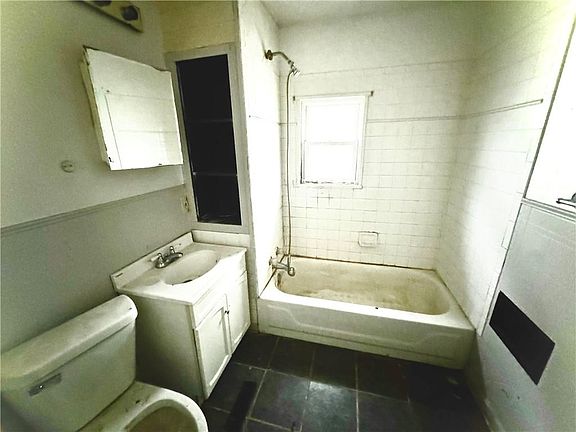 2nd image of 718 Thompson Ave