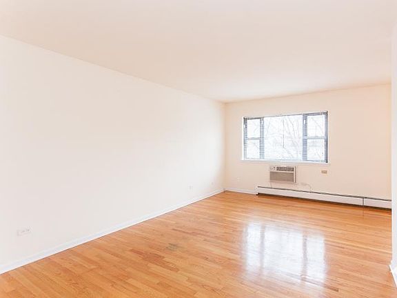 4th image of 529 W Oakdale Ave #515
