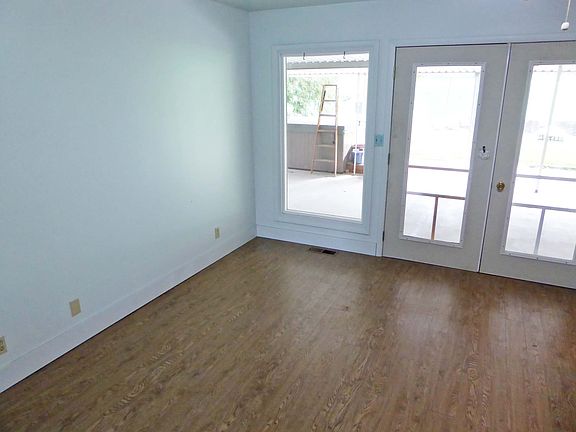 4th image of 709 Central Dr