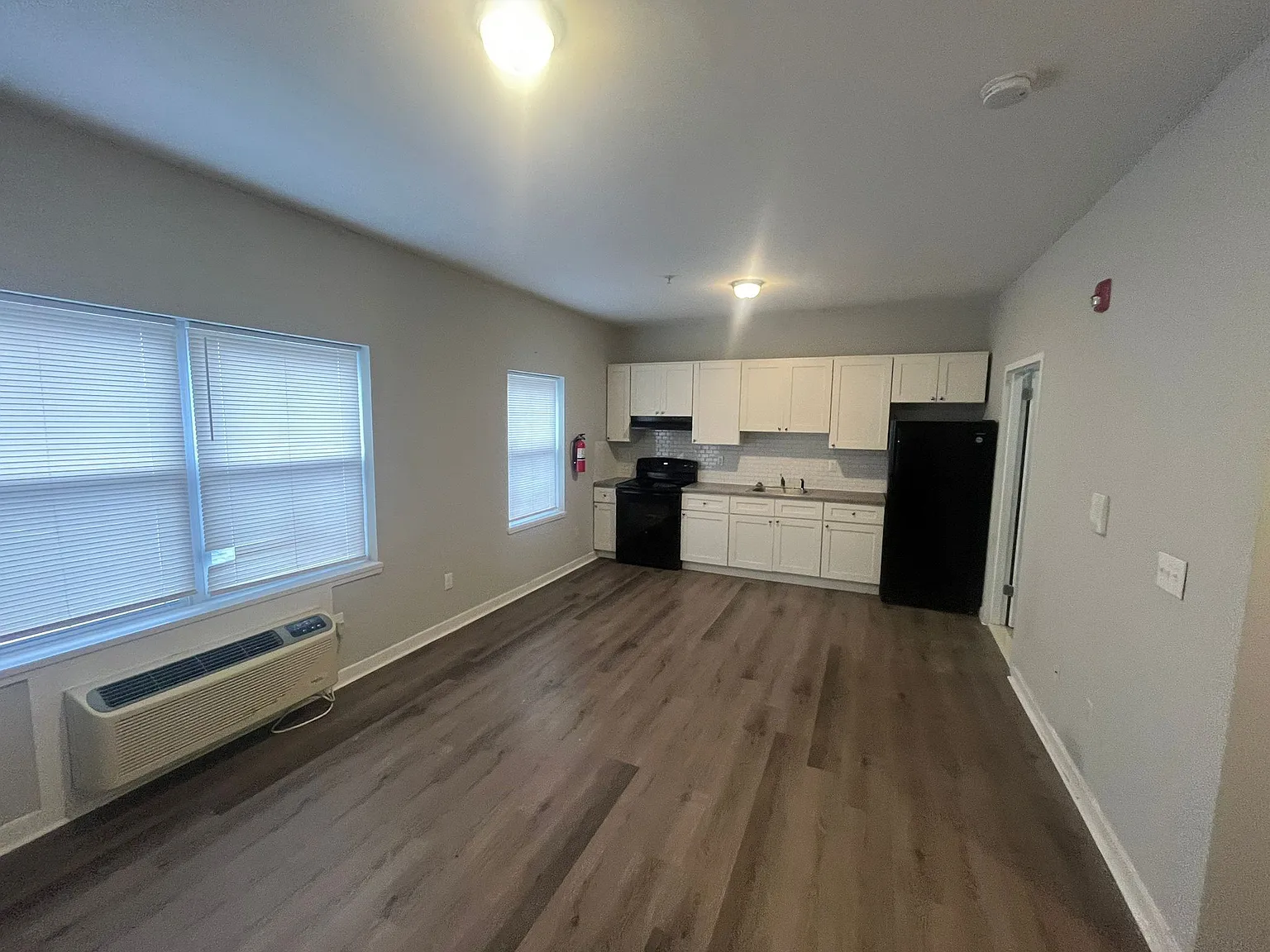 Studio, $1,390 — Photo 2