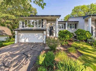 9505 Clubhouse Rd, Eden Prairie, MN 55347