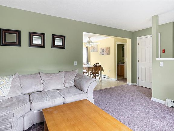 5th image of 75 Greenlake Dr