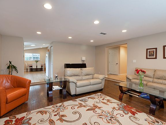 4th image of 1089 Sheffield Pl
