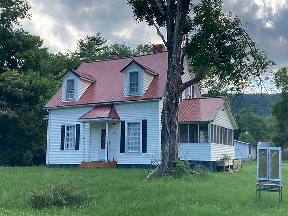 2nd image of 224 Lavender St