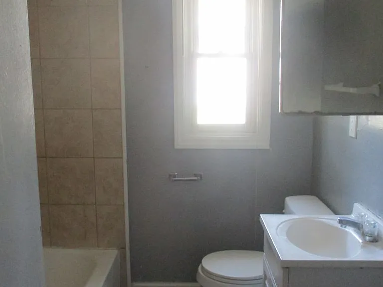 2112A Elvira St — Photo 3