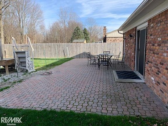 4th image of 34453 Lakewood Dr