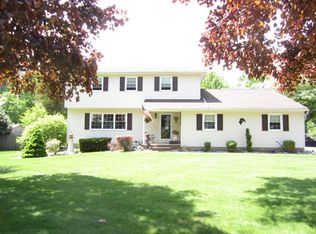27 Holly Glen Way, Eatontown, NJ 07724