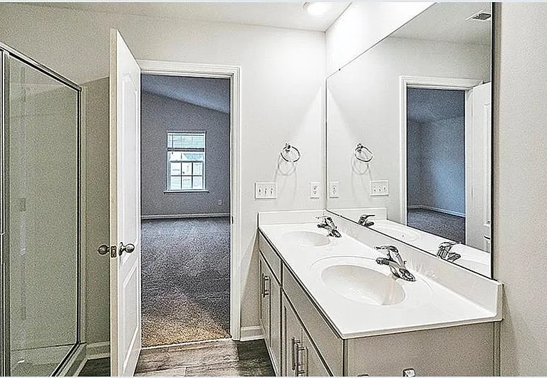 2025 Longshadow St — Photo 2