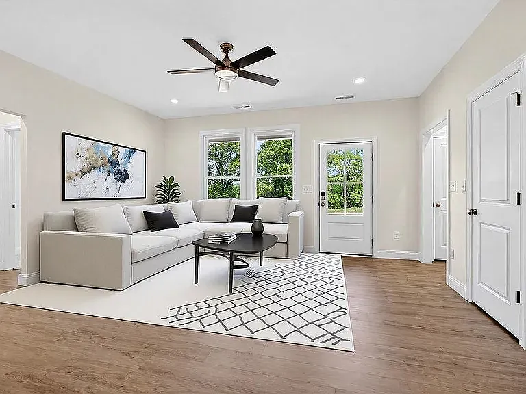 3 bed, 1494 sqft, $2,100 — Photo 2