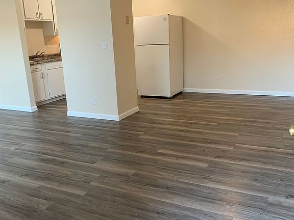 4th image of 3270 Meadows Ave #3260-D