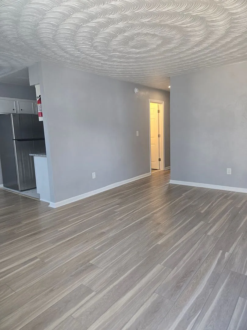 1009 Hannah St — Photo 1